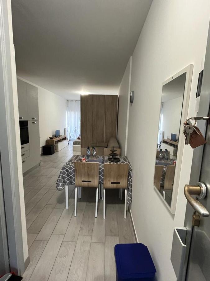 Einaudi Apartment Колоньо-Монцезе Экстерьер фото